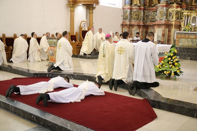 ​Prezbitersko ređenje vlč. Biškupa i vlč. Inkreta u varaždinskoj katedrali